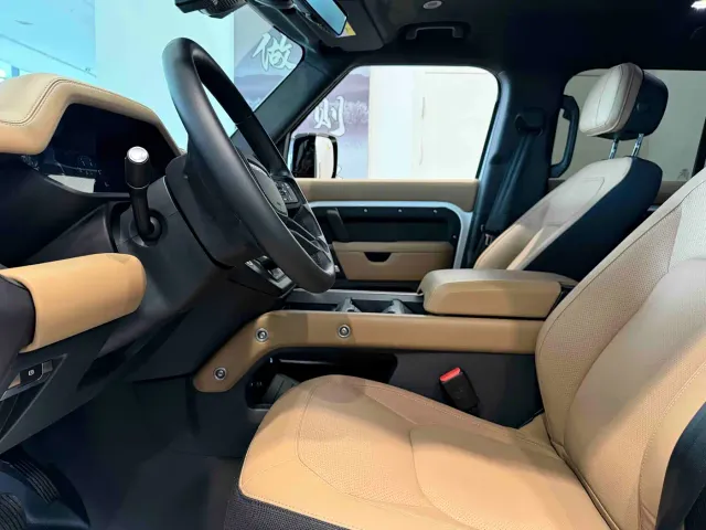 Land Rover Defender — Фото автомобиля 6