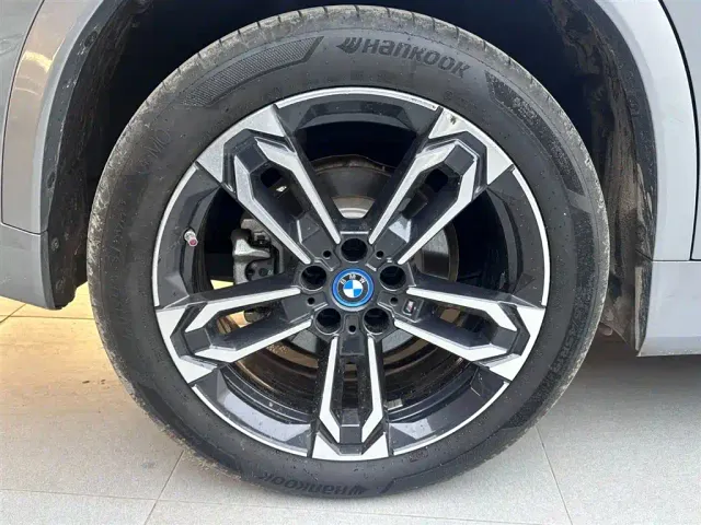 BMW iX1 — Фото автомобиля 18