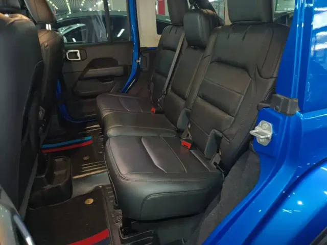 Jeep Wrangler — Фото автомобиля 12