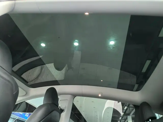 Tesla Model Y — Фото автомобиля 7