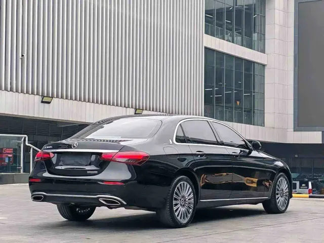 Mercedes-Benz E-Class — Фото автомобиля 10