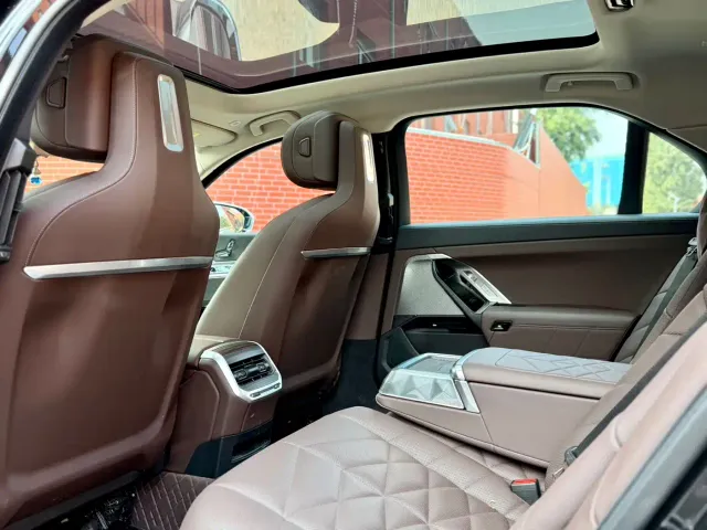 BMW i7 — Фото автомобиля 11