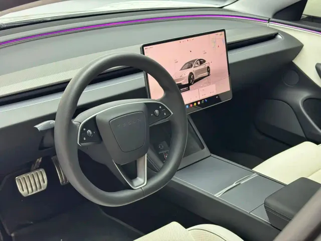 Tesla Model 3 — Фото автомобиля 4