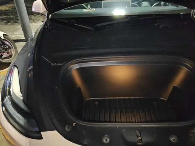 Tesla Model Y — Фото автомобиля 20