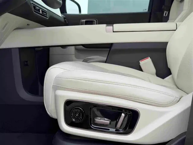 Li Auto MEGA — Фото автомобиля 13