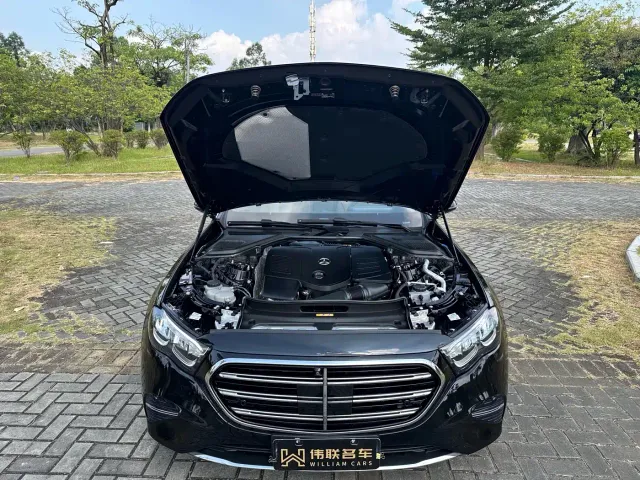 Mercedes-Benz E-Class — Фото автомобиля 20