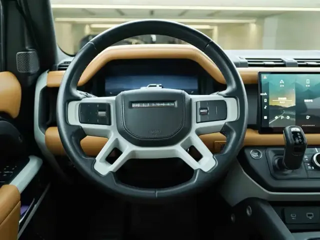 Land Rover Defender — Фото автомобиля 16