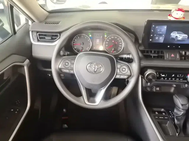 Toyota RAV4 — Фото автомобиля 10