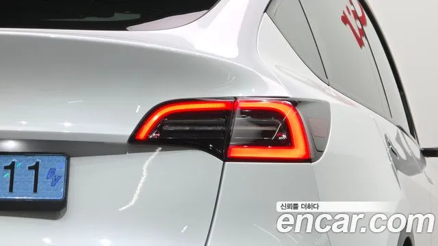 Tesla Model Y — Фото автомобиля 20
