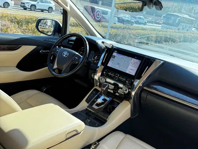 Toyota Vellfire — Фото автомобиля 10