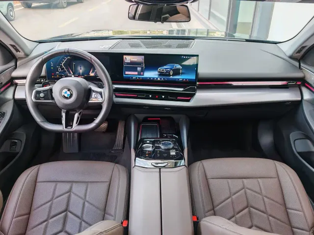 BMW 5 Series — Фото автомобиля 17