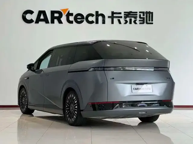 Xpeng X9 — Фото автомобиля 21