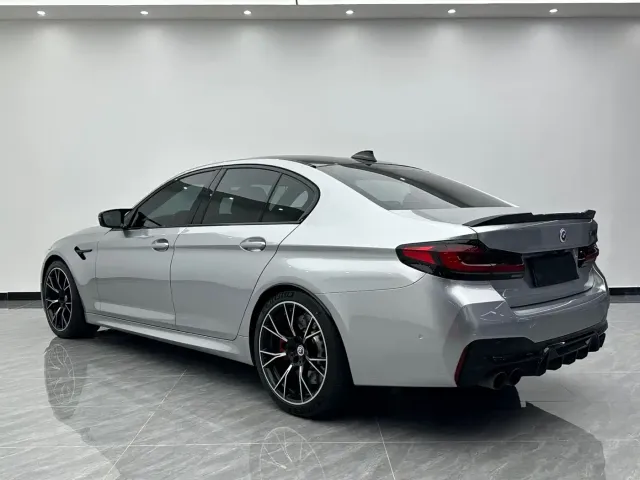 BMW M5 — Фото автомобиля 4