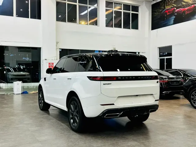 Land Rover Range Rover Sport — Фото автомобиля 4