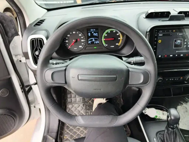Roewe Clever — Фото автомобиля 10