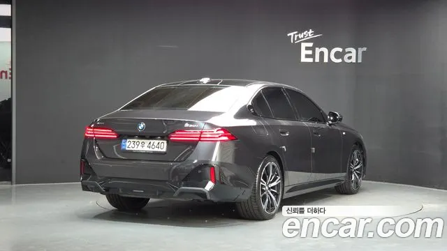 BMW 5 Series — Фото автомобиля 2