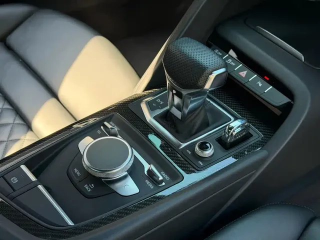 Audi R8 — Фото автомобиля 9