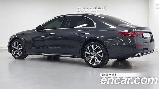 Mercedes-Benz E-Class — Фото автомобиля 2