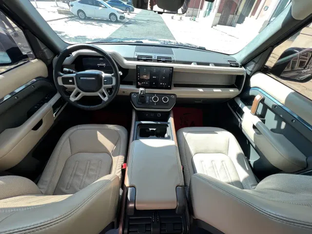 Land Rover Defender — Фото автомобиля 9