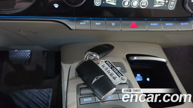 Genesis GV70 — Фото автомобиля 28