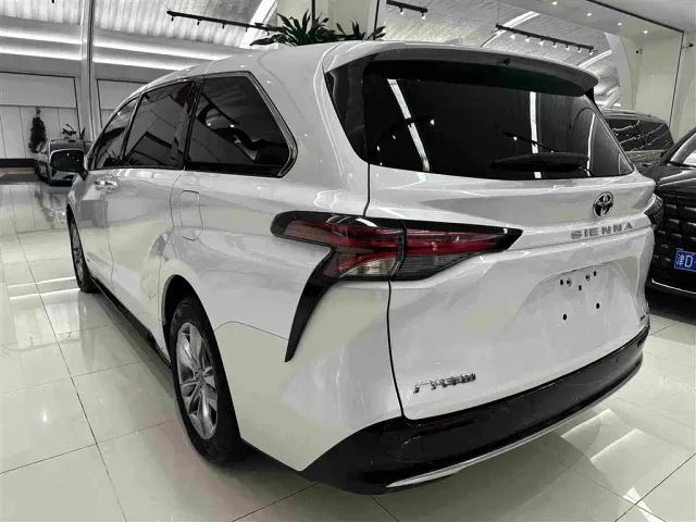 Toyota Sienna — Фото автомобиля 16