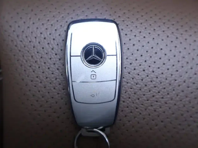 Mercedes-Benz E-Class — Фото автомобиля 25