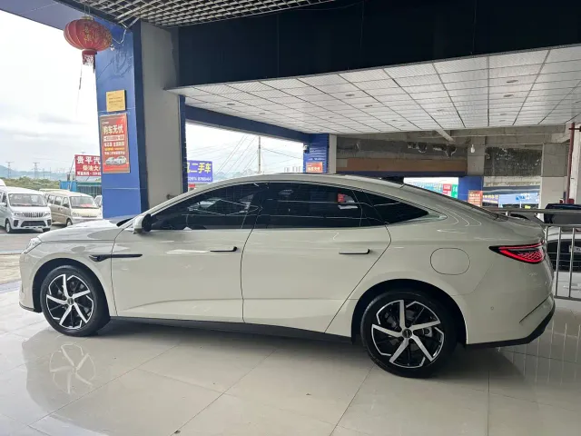 BYD Seal 07 DM-i — Фото автомобиля 9