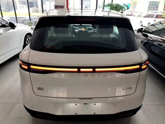 Leapmotor B10 — Фото автомобиля 5