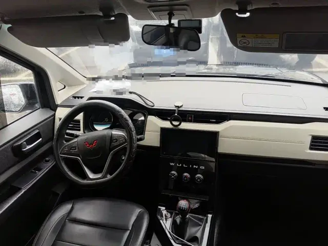 Wuling Zhengcheng — Фото автомобиля 12