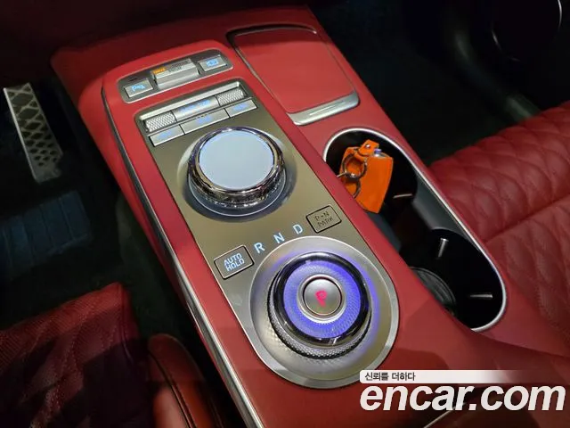 Genesis GV70 — Фото автомобиля 8