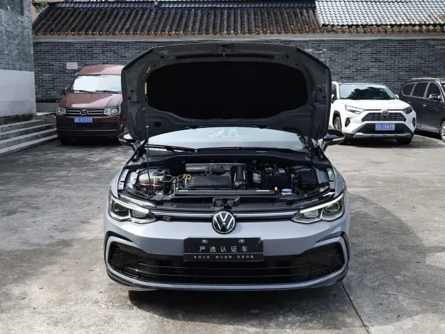 Volkswagen Golf — Фото автомобиля 23