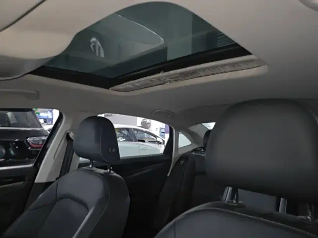 Volkswagen Passat — Фото автомобиля 17