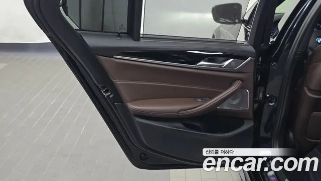 BMW 5 Series G30 — Фото автомобиля 14