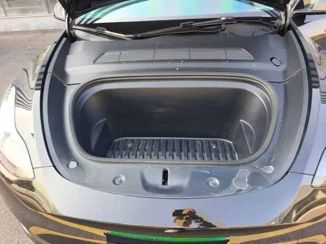 Tesla Model Y — Фото автомобиля 19