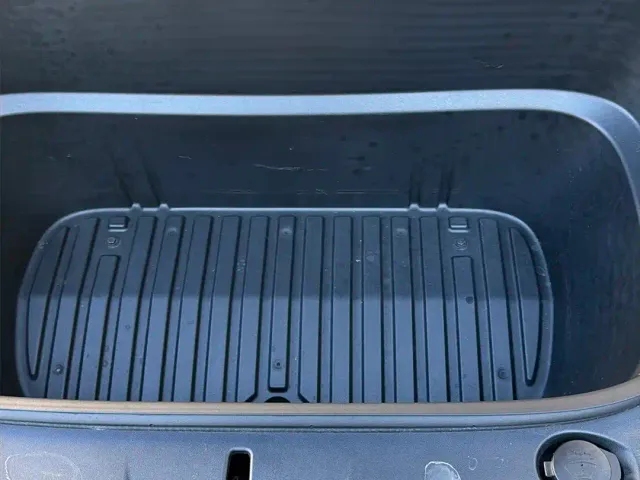 Tesla Model Y — Фото автомобиля 24