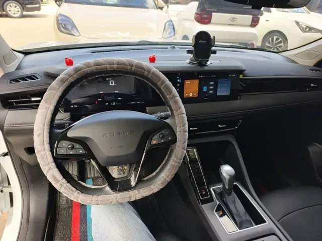 Roewe i5 — Фото автомобиля 9