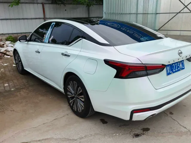Nissan Teana — Фото автомобиля 3