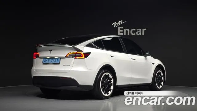 Tesla Model Y — Фото автомобиля 2