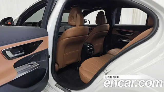 Mercedes-Benz E-Class — Фото автомобиля 23