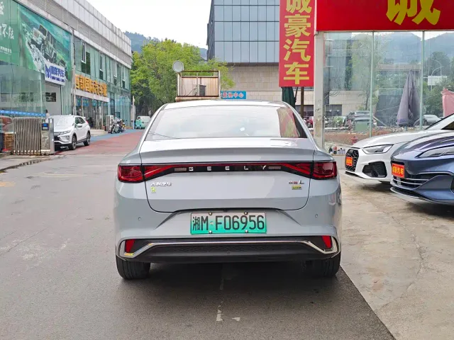 Geely Emgrand L — Фото автомобиля 10