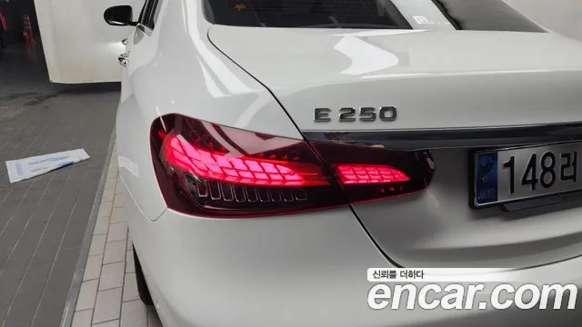 Mercedes-Benz E-Class — Фото автомобиля 21