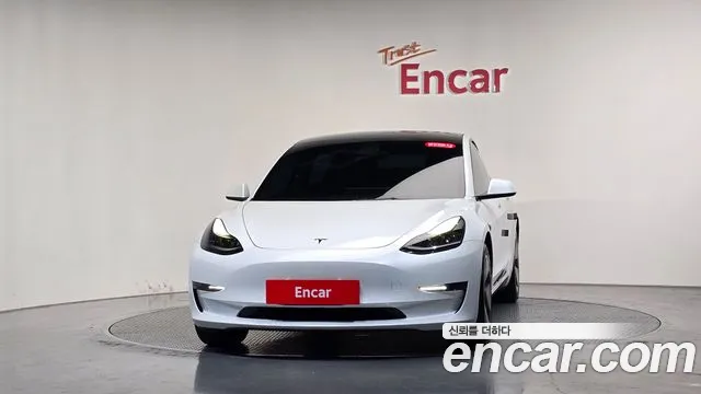 Tesla Model 3 — Фото автомобиля 3