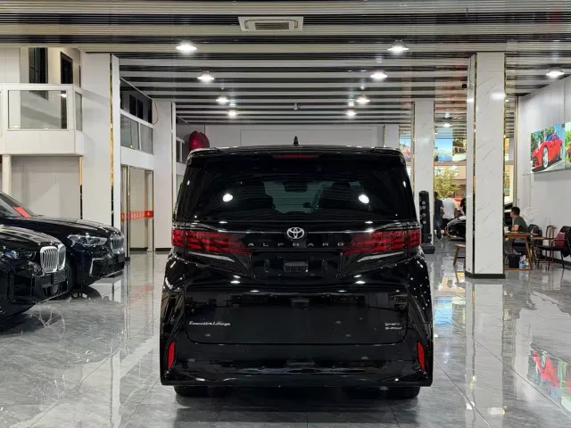 Toyota Alphard — Фото автомобиля 15