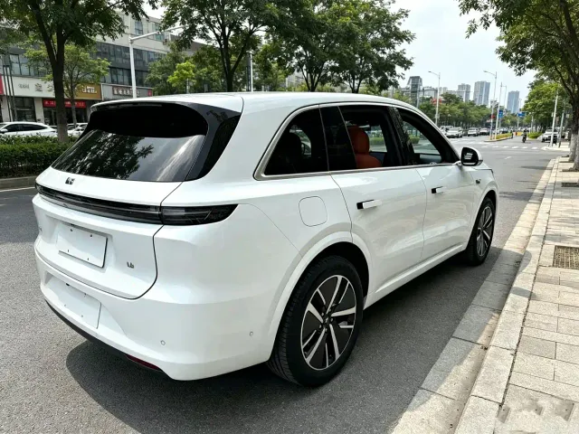 Li Auto L6 — Фото автомобиля 7