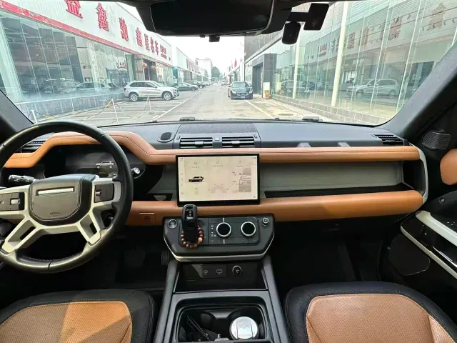 Land Rover Defender — Фото автомобиля 4