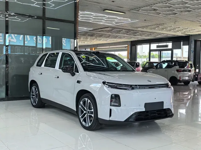 Leapmotor C10 — Фото автомобиля 3