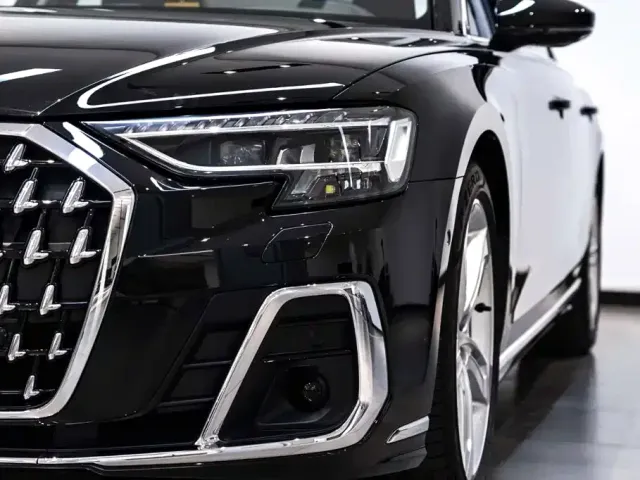 Audi A8 — Фото автомобиля 10