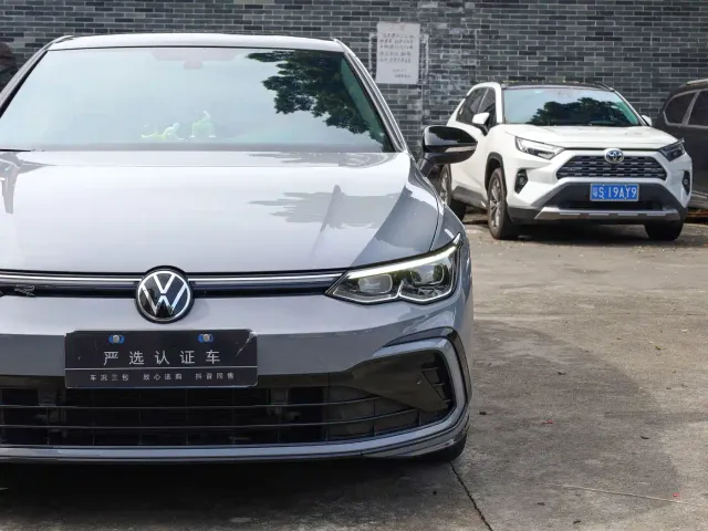 Volkswagen Golf — Фото автомобиля 16