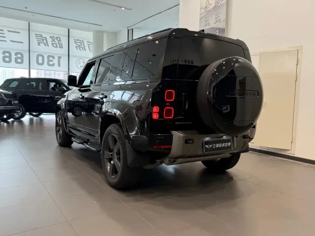 Land Rover Defender — Фото автомобиля 20