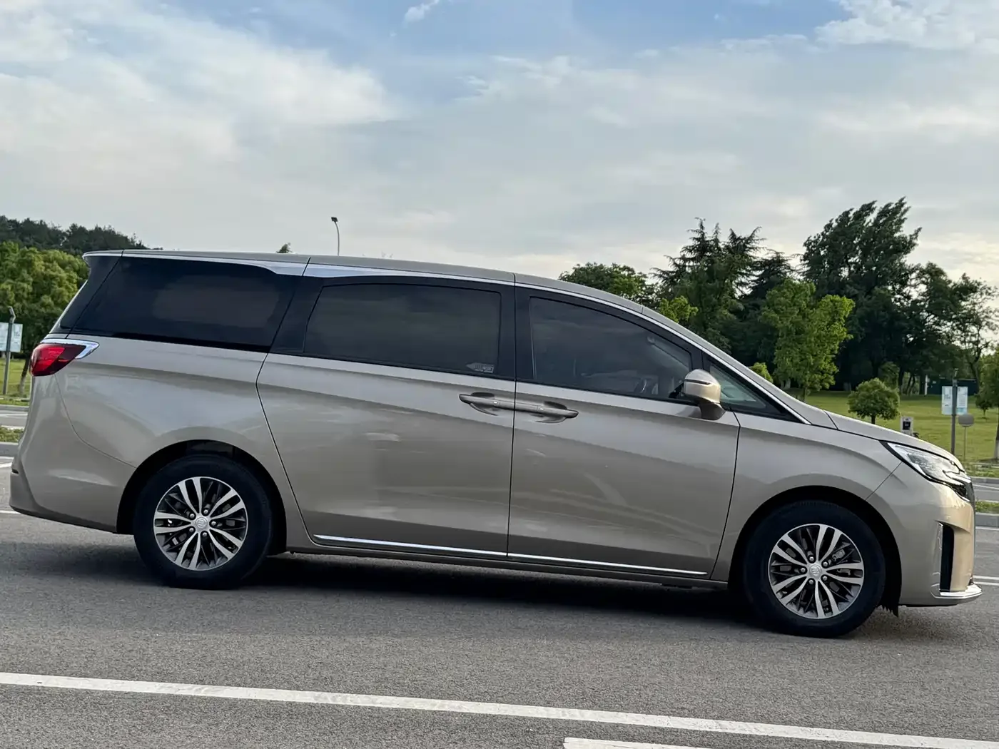Buick Buick GL8 2023 ES Landmaster Comfort — Фото автомобиля 4